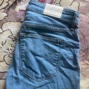H&M light wash regular waist skinny jeans
